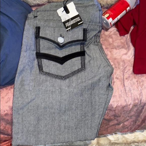 Jeanetix - Picture 1 of 1